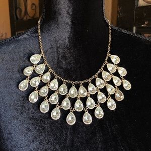 Teardrop necklace gold tone finishings